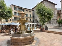 Explore Plaça de la Constitució