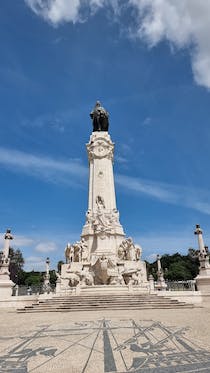 Gaze up at the Marquês de Pombal Monument