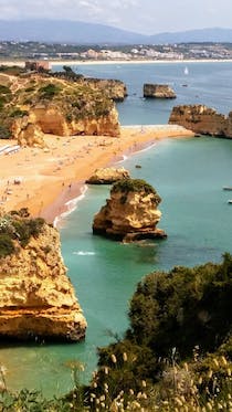 Explore Praia Dona Ana