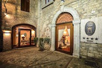 Enjoy a romantic dinner at Fonte Cesia-Todi