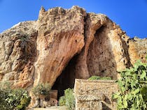 Explore Grotta Mangiapane