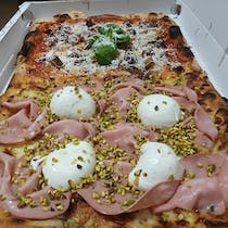 Sample the pizza at Pizzeria Strapizzami