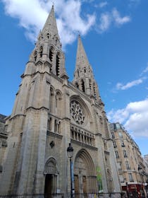 Explore Église Saint-Jean-Baptiste de Belleville