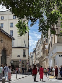 Stroll and shop in the old rue Vieille-du-Temple