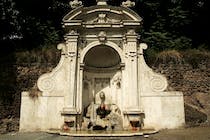 Relax at Fontana del Prigione in Trastevere