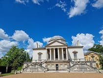 Explore the scenic Chiswick House and Gardens