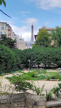 Enjoy the serenity of Square Saint-Lambert