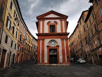 Discover the ancient charm of Porta dei Pìspini
