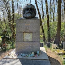 Go grave-spotting at Highgate Cemetery