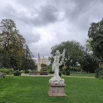 Relax away from the bustle in Parc de la Planchette