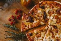 Indulge in RiccaPizza's mouthwatering pizzas