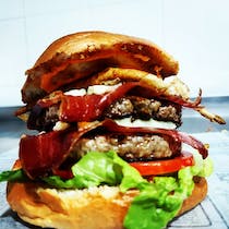 Try the burgers at Restaurante Street 22