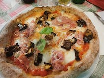 Try authentic Neapolitan pizza at La Cistareddha