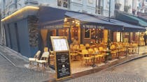Feel like a true Parisian at Rocher de Cancale