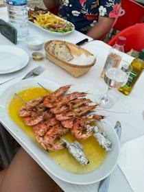 Enjoy the seafood at Restaurante Avenida