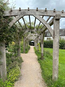 Discover Leechwell Garden