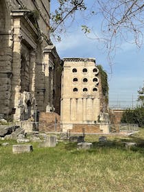 Explore the Tomb of Eurysaces the Baker