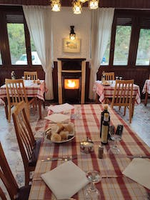 Enjoy a romantic meal at Ristorante Il Crottino