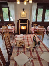 Enjoy a romantic meal at Ristorante Il Crottino