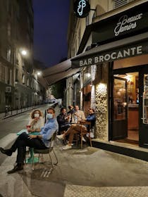 Take a drink with friends in les Beaux Gamins 