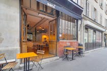 Eat a gluten free lunch between friends in Soya