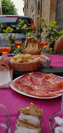 Enjoy a meal at Bar Da Paolino Alessia