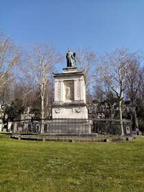 Meet the stars at Père Lachaise Cemetery