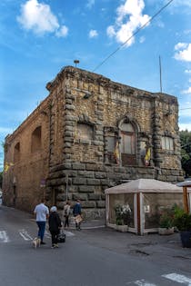 Explore Quartiere di Porta Santo Spirito