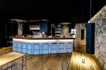 Have a cocktail at le Distrait