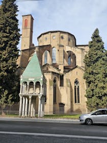 Explore Tombe dei Glossatori