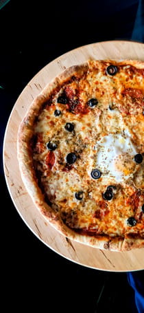 Enjoy authentic pizza at Pizzeria Così Com'è