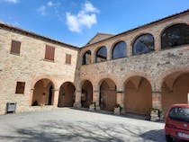 Explore the Ttanquil Convento di Montefiorentino