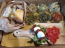 Share platters at Boccaccio 'la poesia in un barattolo'