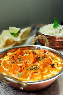 Try the Indian dishes at Pashmina