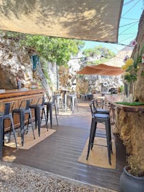 Enjoy Ρεμετζο καφέ's Scenic Views and Varied Menu