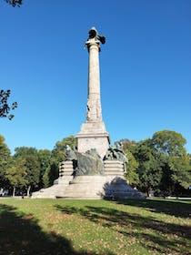 Take in the dramatic Monument to the Heroes of the Peninsular War