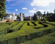Explore the enchanting Hampton Court Maze