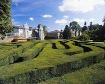 Explore the enchanting Hampton Court Maze