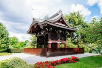 Immerse yourself in the Chokushi-Mon & Japanese Landscape and Kew Gardens