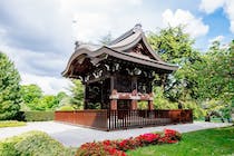 Immerse yourself in the Chokushi-Mon & Japanese Landscape and Kew Gardens
