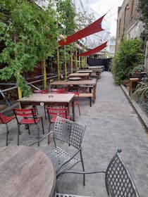 Go for an art quiz at the George Tavern
