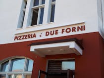 Eat Neopolitan pizza in a punk setting