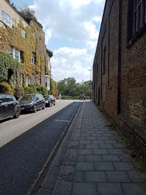 Stroll along the Chiswick Mall route