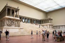 Cross through the Babylon gate at the Pergamonmuseum