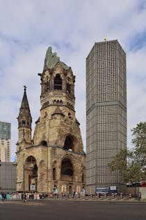 Visit the memorial hall at the Gedächtniskirche