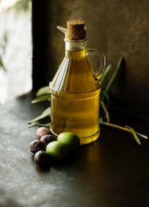 Taste delicious extra virgin olive oil at Cooperativa Santa Catalina Mártir