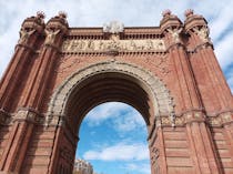 Pay a visit to the Arco de Triunfo
