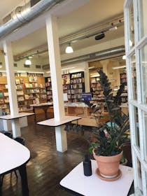 Browse La Central bookstore