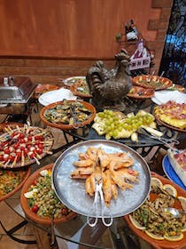 Enjoy a feast at Restaurante A Casa do Avô