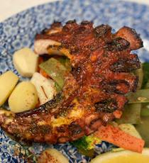 Dine at Quina Creu Tapas